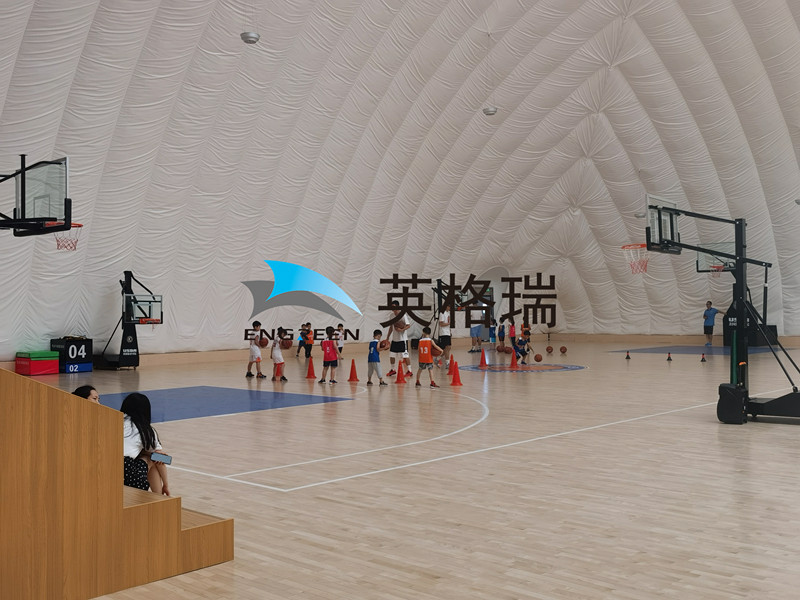 充黄瓜视频网站建筑为夏季篮球训练营提供了理想的场馆解决方案